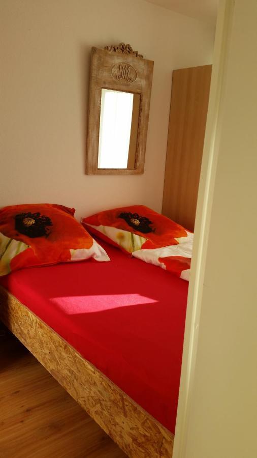 Zum Wohlfuehlen Ferienwohnung Fuer Max 5 Erwachsene Und 1 Kind, Schwimmbad Vor Der Tuer, Tiere Erlaubt Sierksdorf Buitenkant foto
