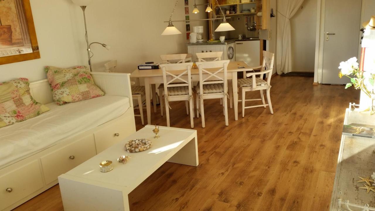 Zum Wohlfuehlen Ferienwohnung Fuer Max 5 Erwachsene Und 1 Kind, Schwimmbad Vor Der Tuer, Tiere Erlaubt Sierksdorf Buitenkant foto